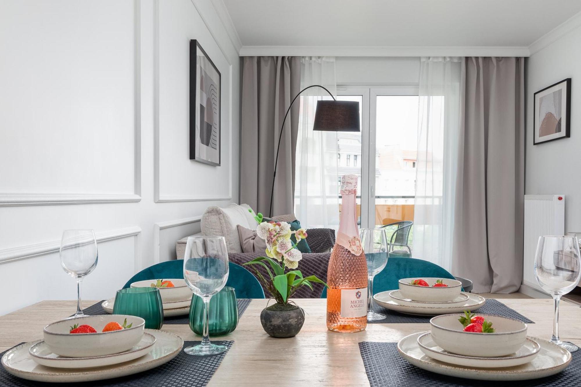 Plac Slowianski Apartments With Balcony Swinoujscie Center By Noclegi Renters Eksteriør bilde