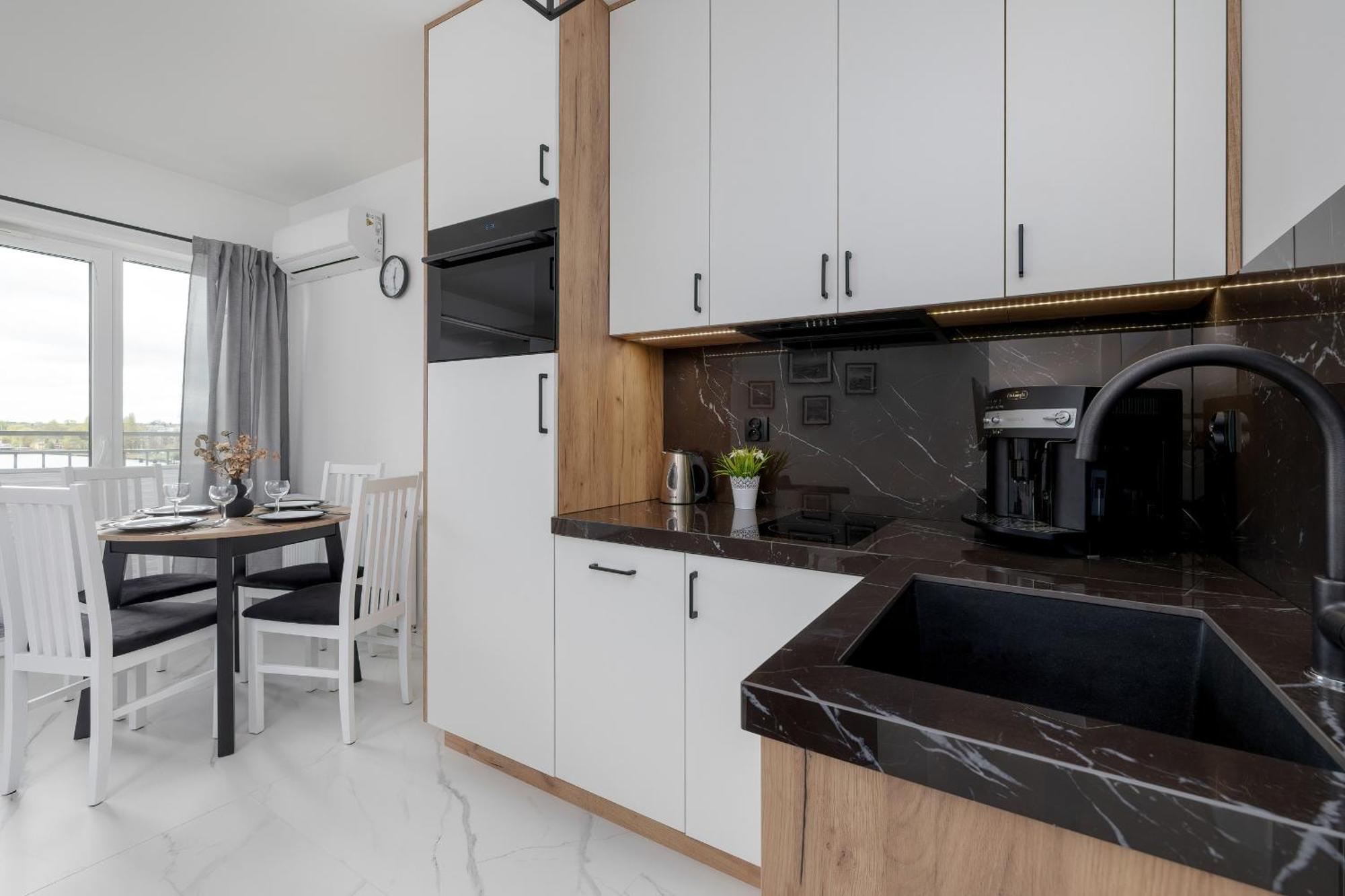 Plac Slowianski Apartments With Balcony Swinoujscie Center By Noclegi Renters Eksteriør bilde